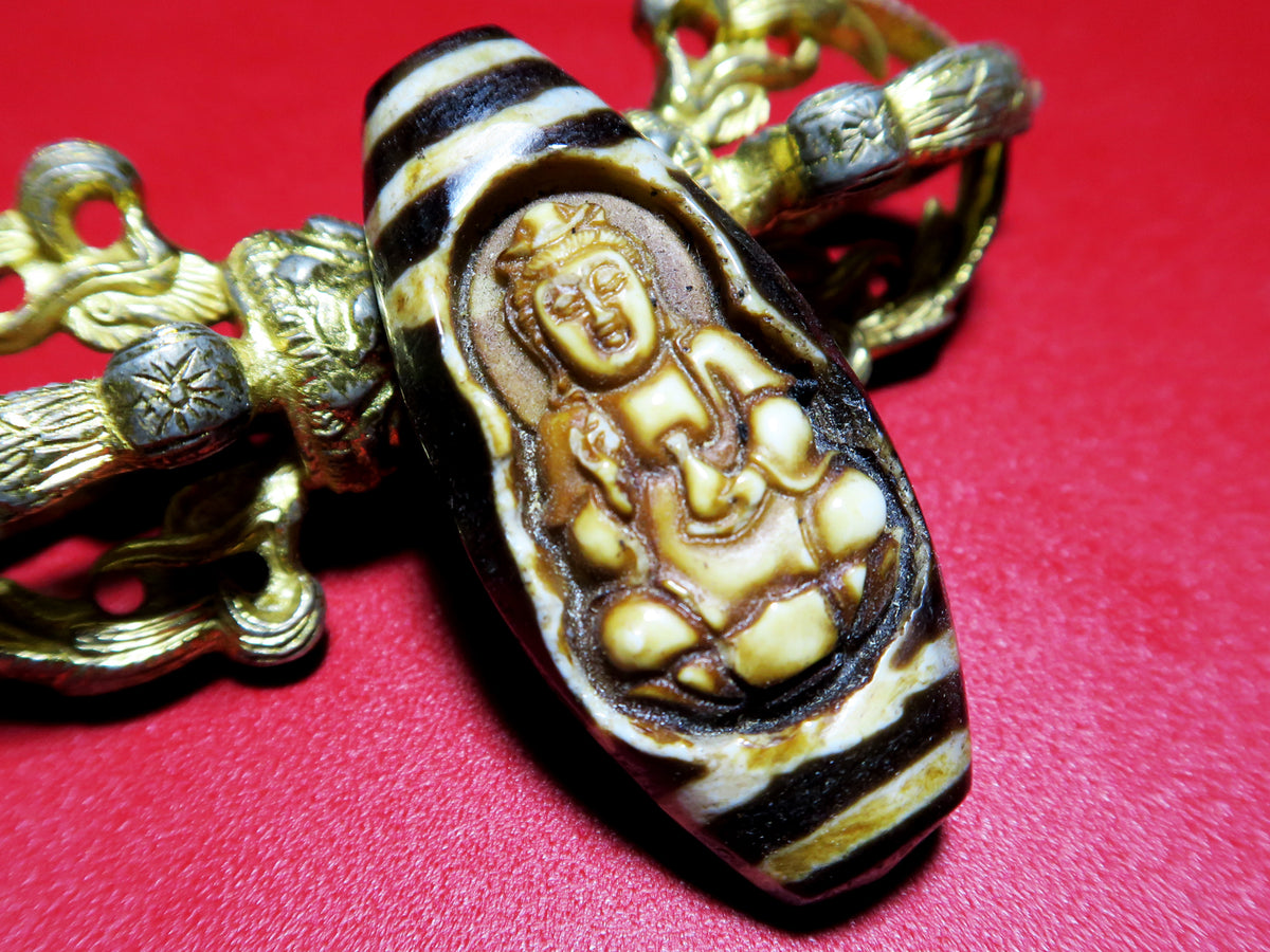 アンティーク風・観音手彫り・五眼天珠No．028／約60×27