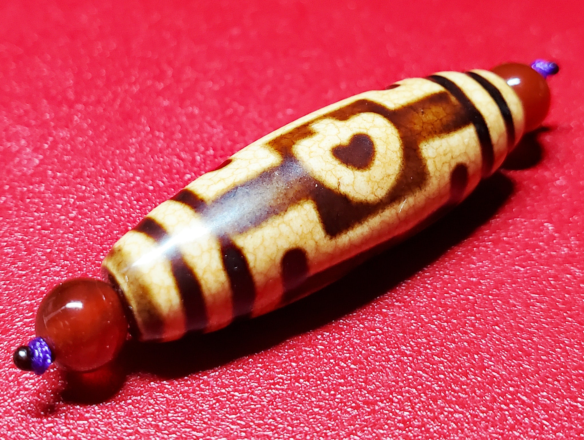 中国古美術・藏区回流・紅肉蓮花三眼天珠・文殊菩薩・天然石・瑪瑙・闢邪消災・根付 上肯天珠・菩提佛心三眼 – 天然石の店 ふうちゃん