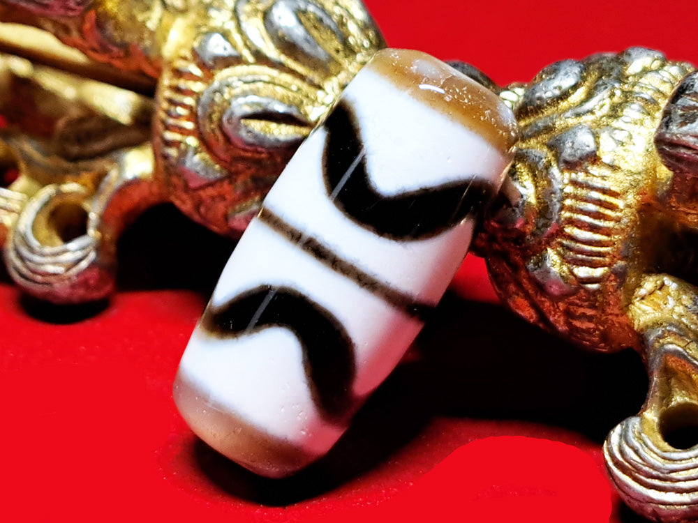 四線虎牙天珠・至純高級天珠（中）／約13×30mm前後 – 天然石の店