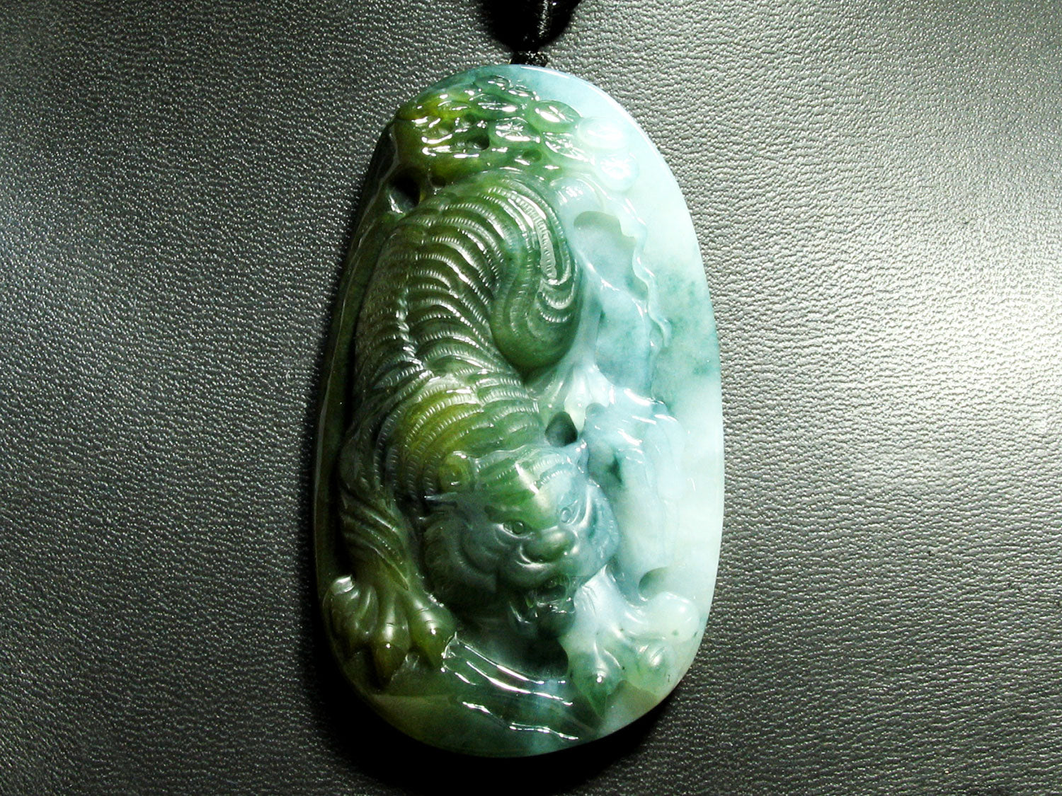 高級ビルマ翡翠（鷹／騎龍観音／虎／観音菩薩／不動明王） – 天然石の