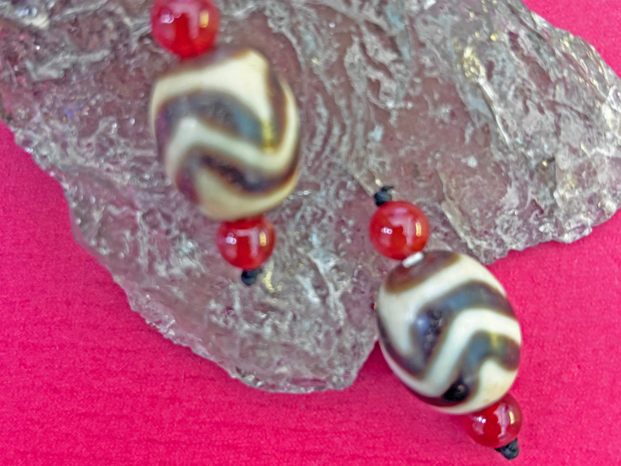 水紋虎牙天珠・老礦伝承天珠 – 天然石の店 ふうちゃん