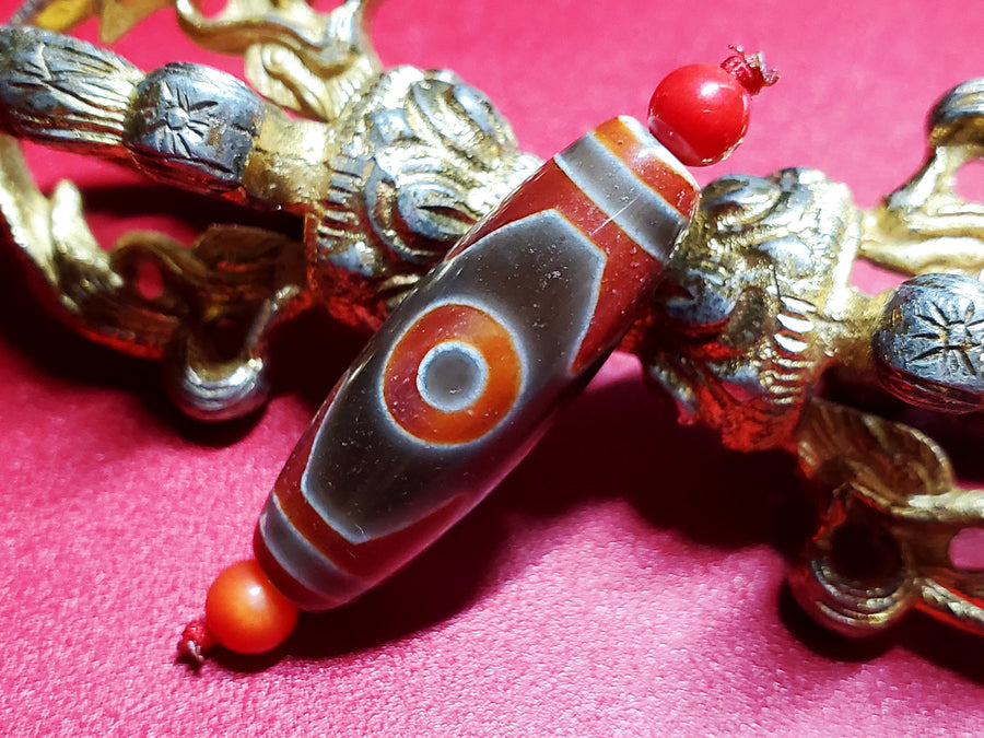 赤財神天珠・虎牙三眼天珠 – 天然石の店 ふうちゃん