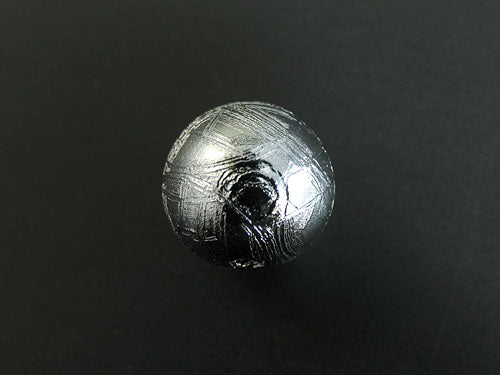 ギベオン隕石（丸玉・貫通穴／約12mm） – 天然石の店 ふうちゃん