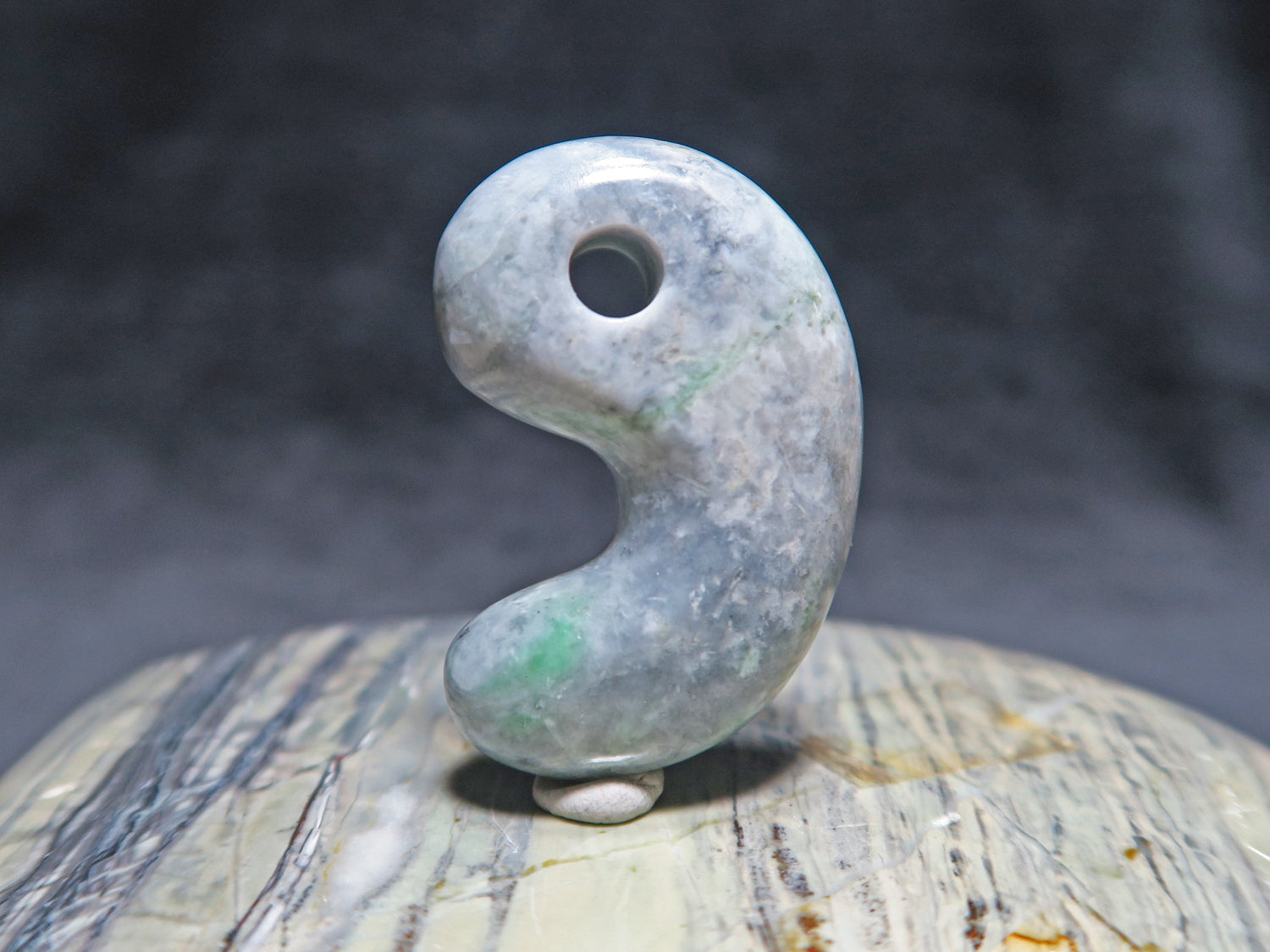 糸魚川翡翠勾玉(金山谷)