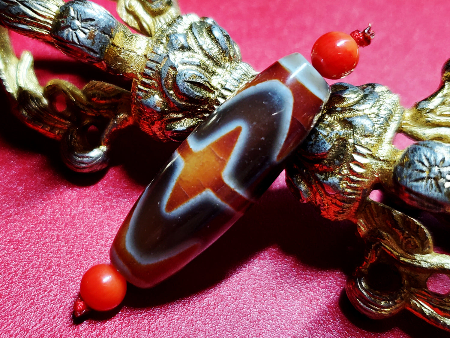 991 天珠　双虎牙六眼天珠　貴重　珍品　　dzibeads！ 903 天珠 九眼天珠 貴重 珍品 dzibeads ！